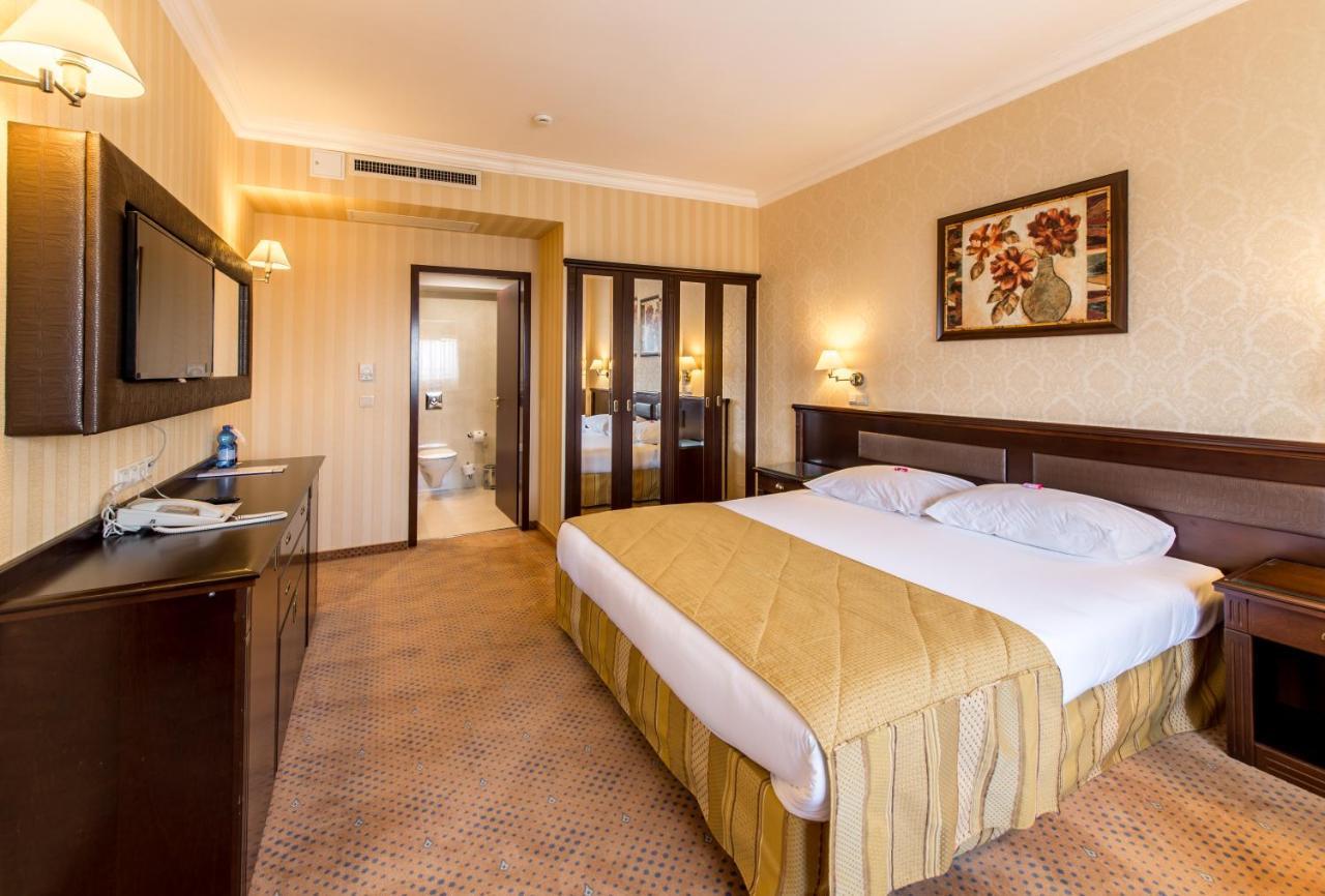 Ramada Hotel & Suites By Wyndham Bucharest North Exteriér fotografie