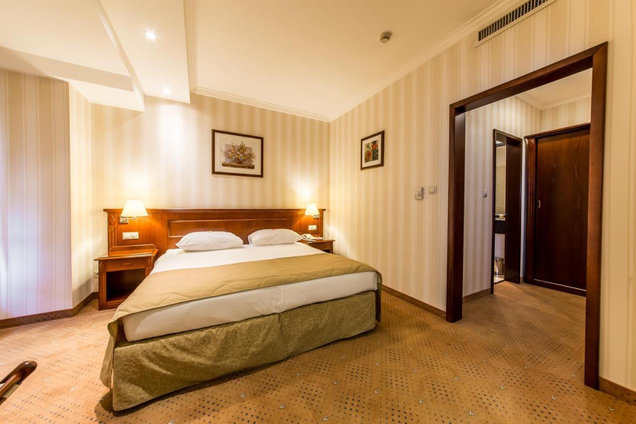 Ramada Hotel & Suites By Wyndham Bucharest North Exteriér fotografie