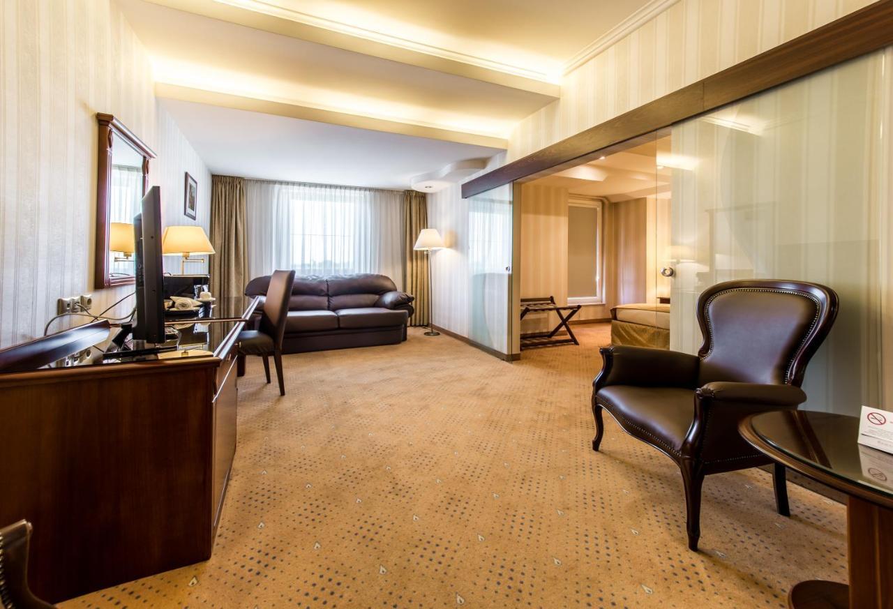 Ramada Hotel & Suites By Wyndham Bucharest North Exteriér fotografie