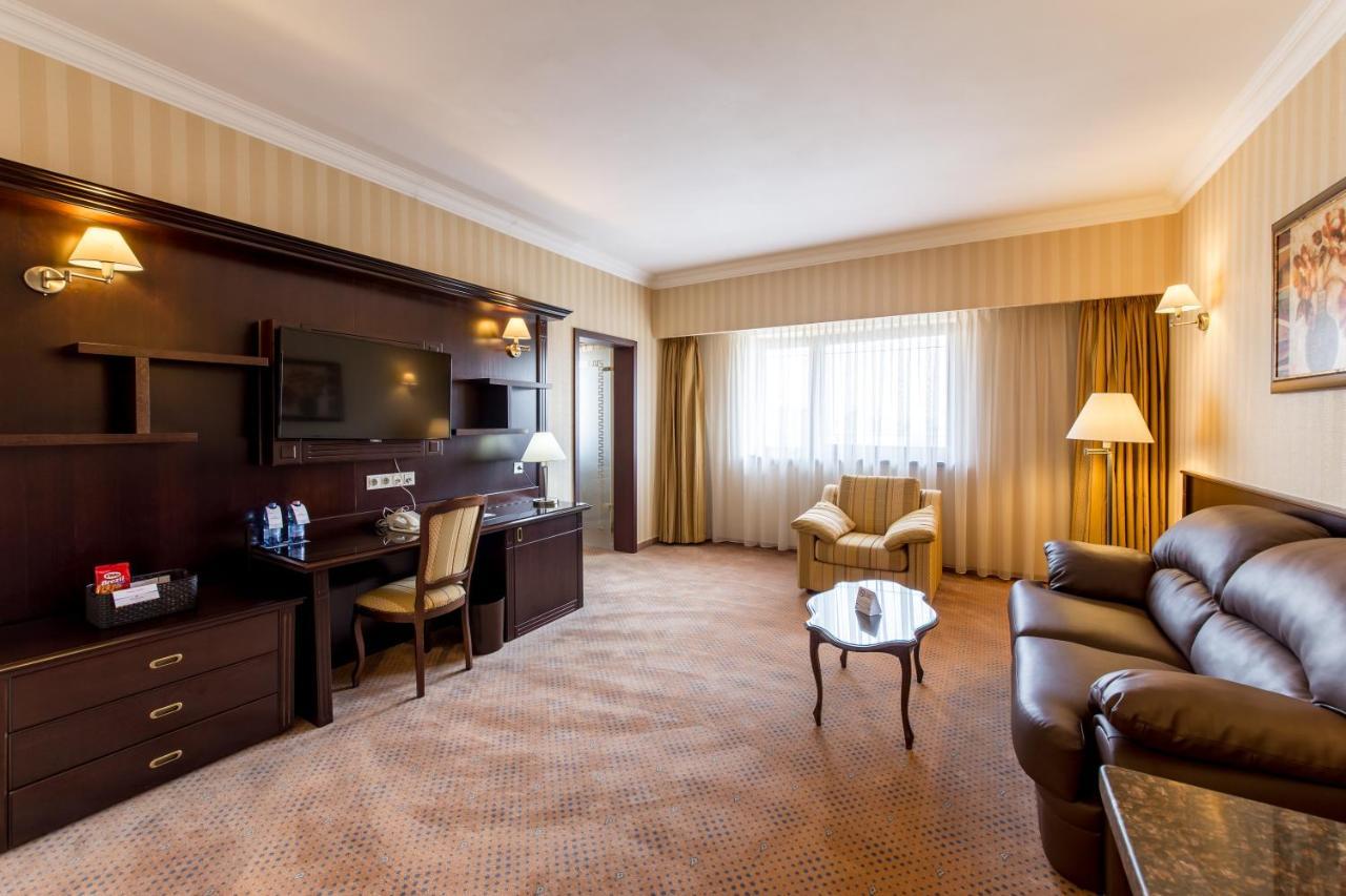 Ramada Hotel & Suites By Wyndham Bucharest North Exteriér fotografie