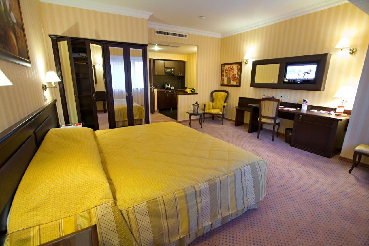 Ramada Hotel & Suites By Wyndham Bucharest North Exteriér fotografie