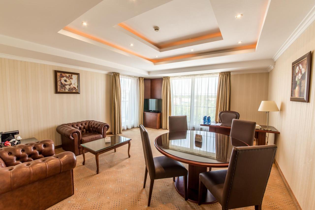 Ramada Hotel & Suites By Wyndham Bucharest North Exteriér fotografie