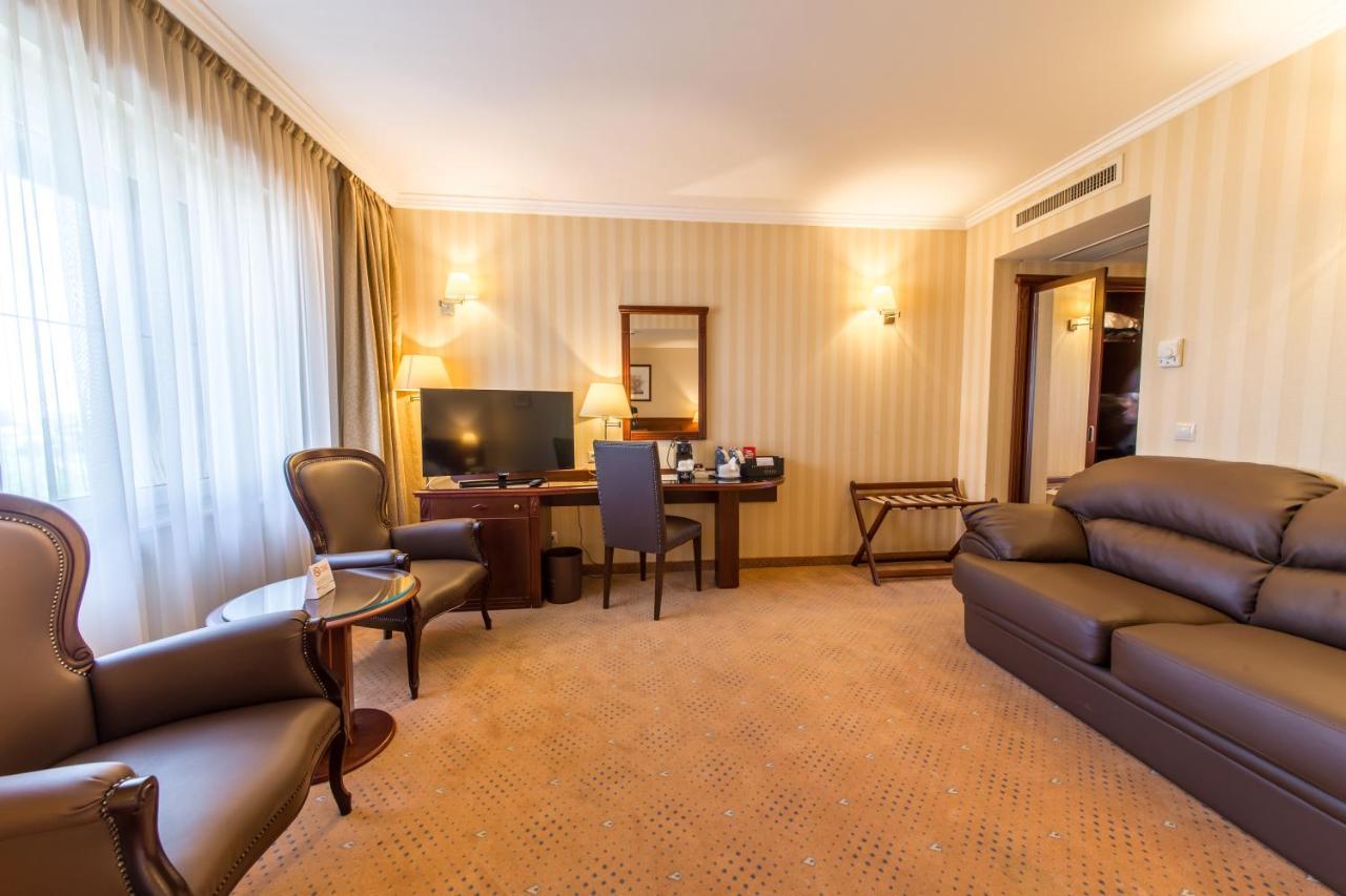 Ramada Hotel & Suites By Wyndham Bucharest North Exteriér fotografie