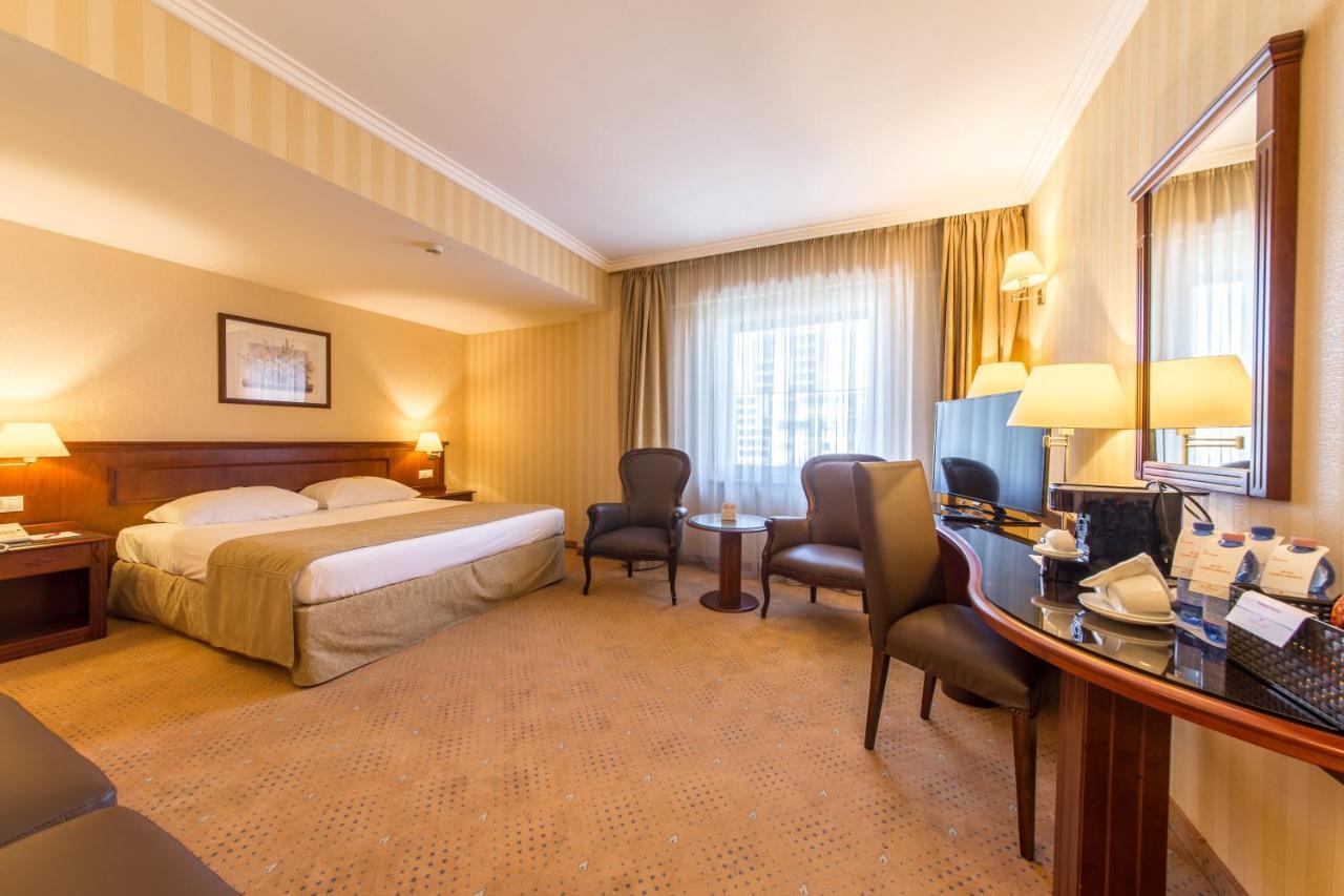 Ramada Hotel & Suites By Wyndham Bucharest North Exteriér fotografie