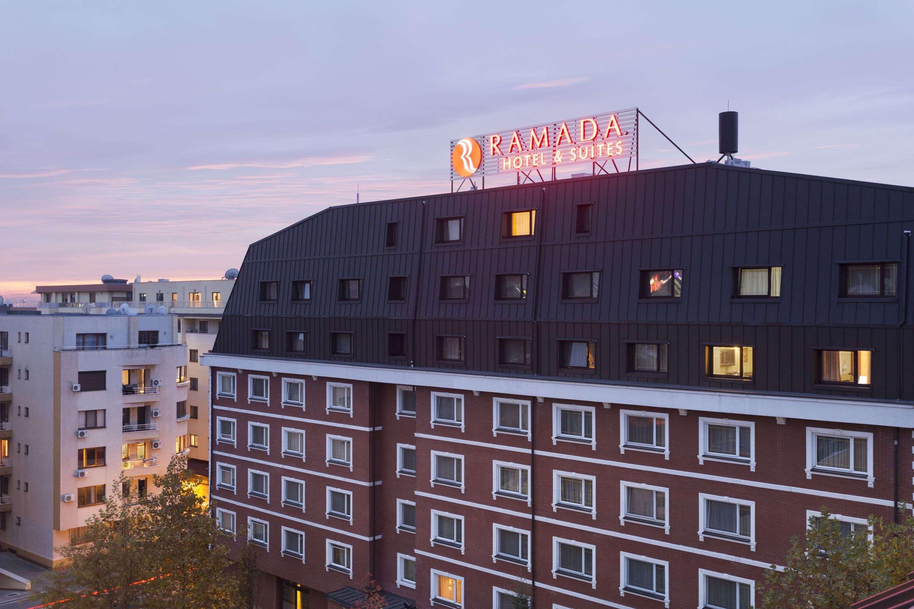 Ramada Hotel & Suites By Wyndham Bucharest North Exteriér fotografie