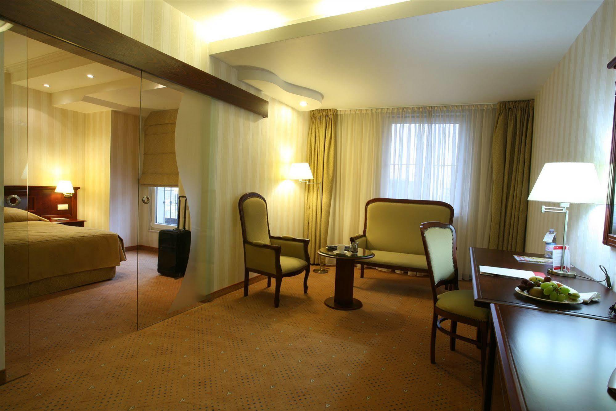 Ramada Hotel & Suites By Wyndham Bucharest North Pokoj fotografie