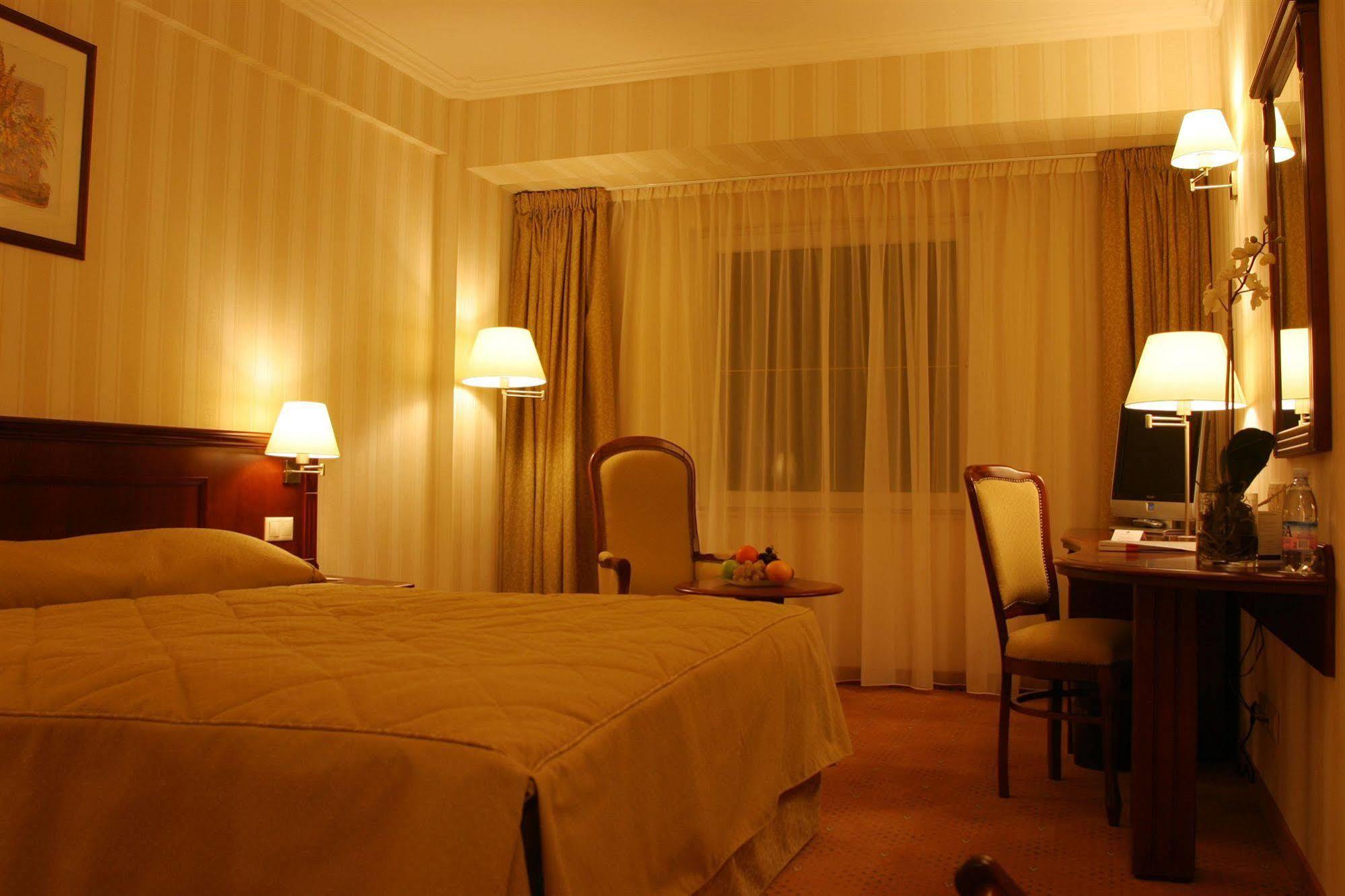 Ramada Hotel & Suites By Wyndham Bucharest North Exteriér fotografie