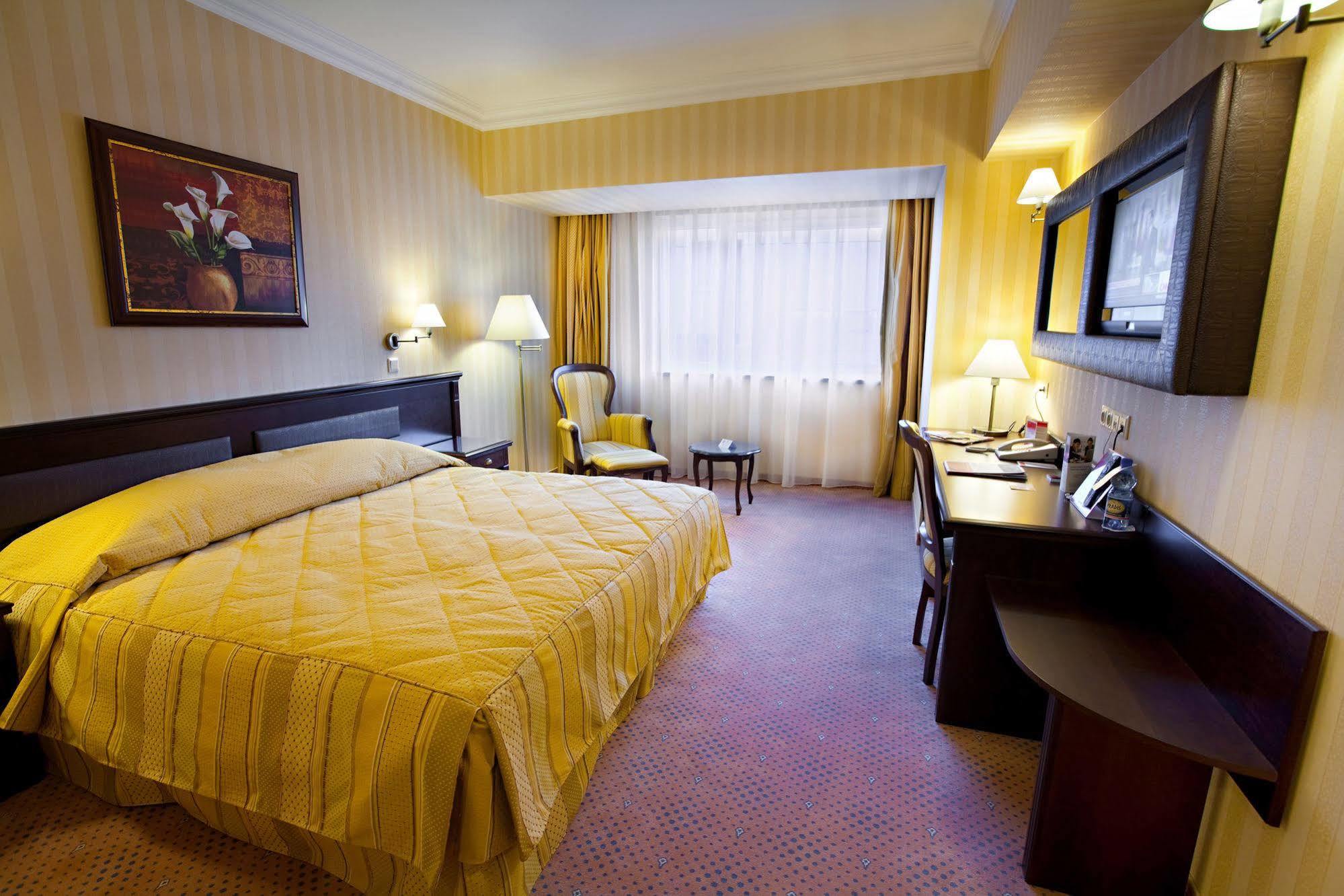 Ramada Hotel & Suites By Wyndham Bucharest North Exteriér fotografie