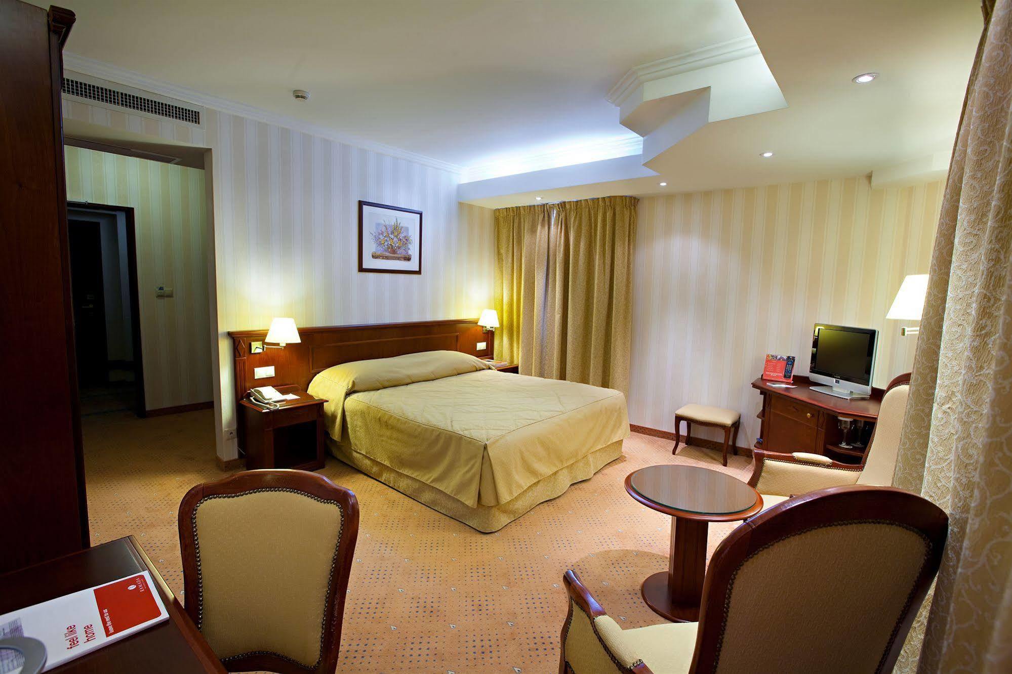 Ramada Hotel & Suites By Wyndham Bucharest North Exteriér fotografie